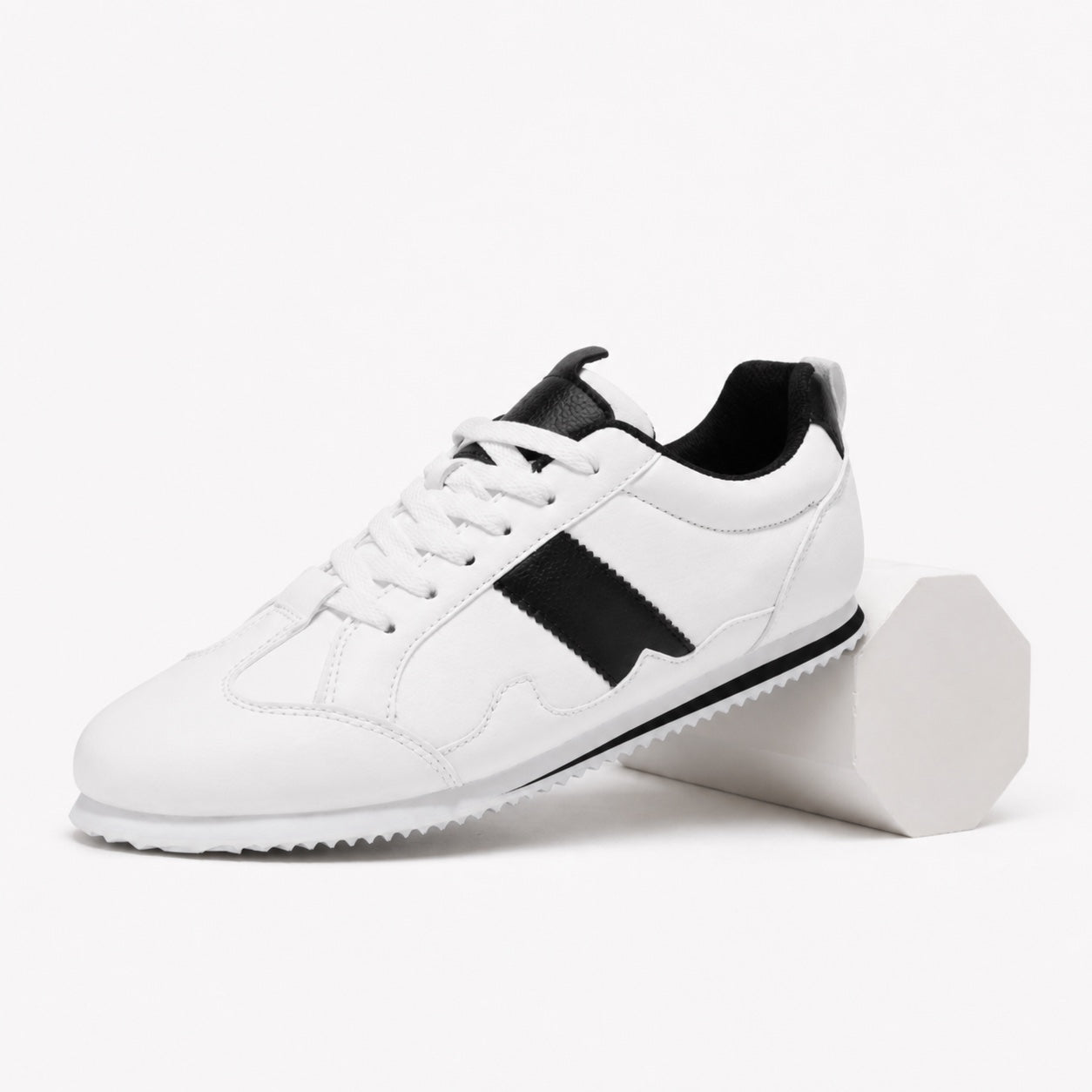 White men's retro panel trainers product view
