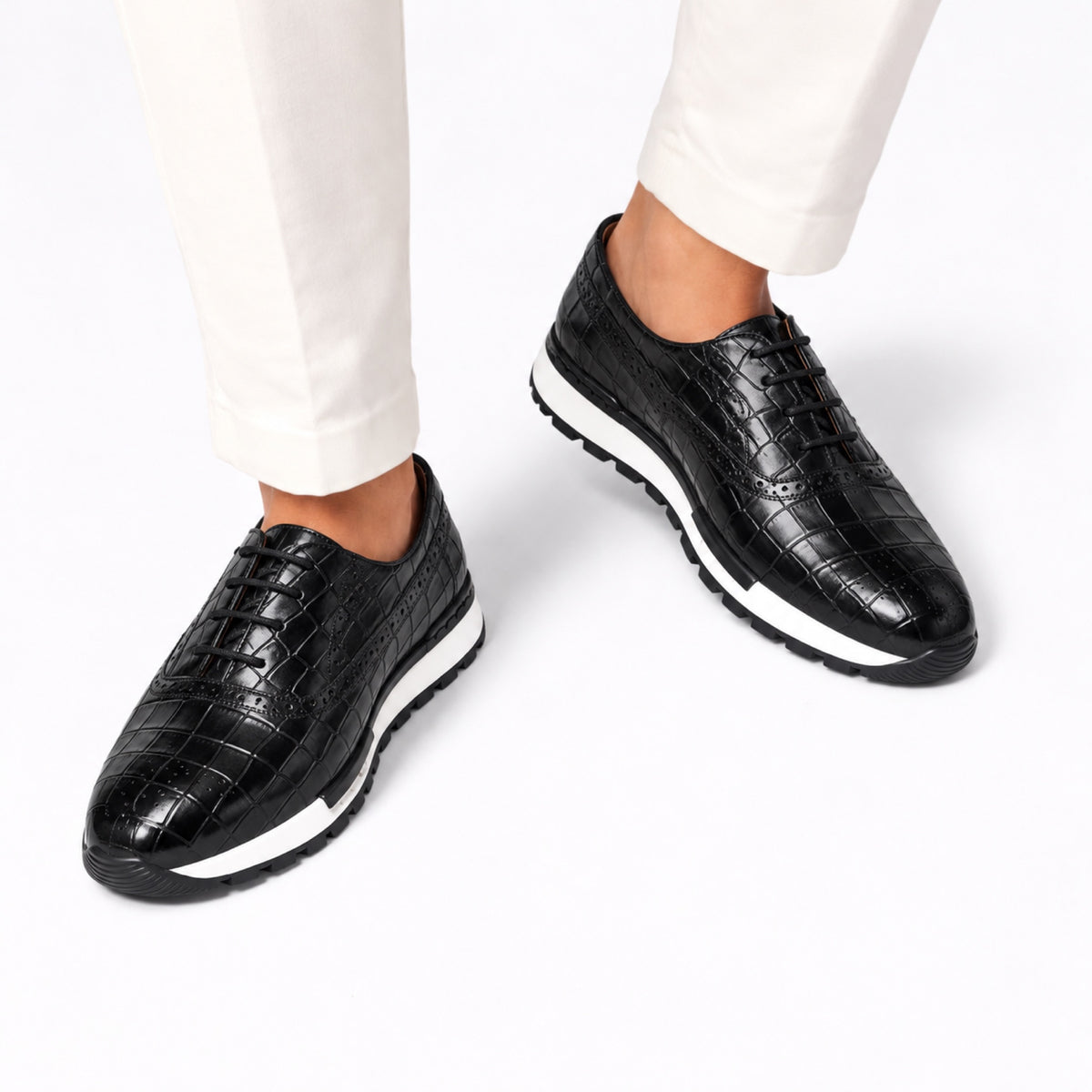 Men's brogue trainers - Black on-feet detail