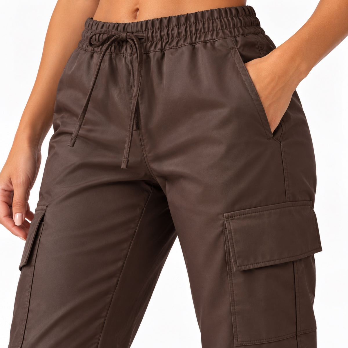 Women's coated cargo joggers - Brown pocket detail