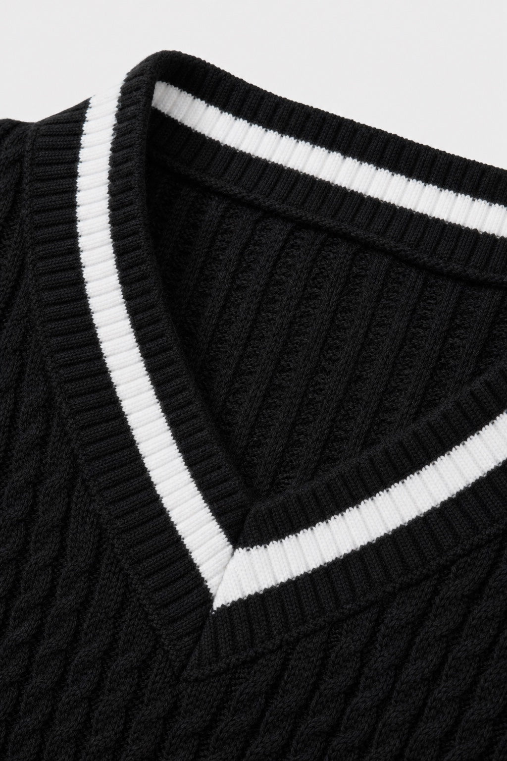 Women's Cable-Knit V-Neck Jumper Varsity Trim Relaxed Fit - Black detail
